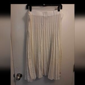 Women's white Ann Taylor Knitted Pleated Long High Waist Skirts size 16.